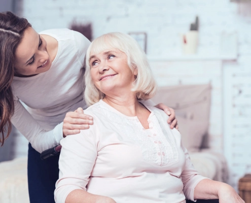 FAQ téléassistance senior Sérénitis – alarme pour personne âgée et assistance à domicile