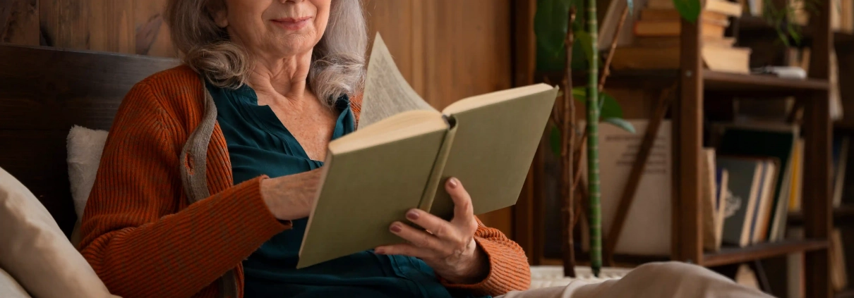 Senior stimulant sa mémoire à domicile grâce à une activité cognitive