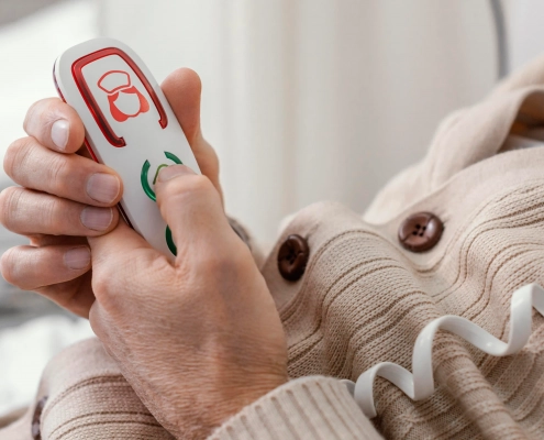 téléassistance senior bouton alerte personne âgée