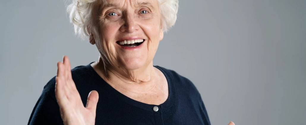Téléassistance senior Confort Sérénitis à domicile et en mobilité avec bouton SOS