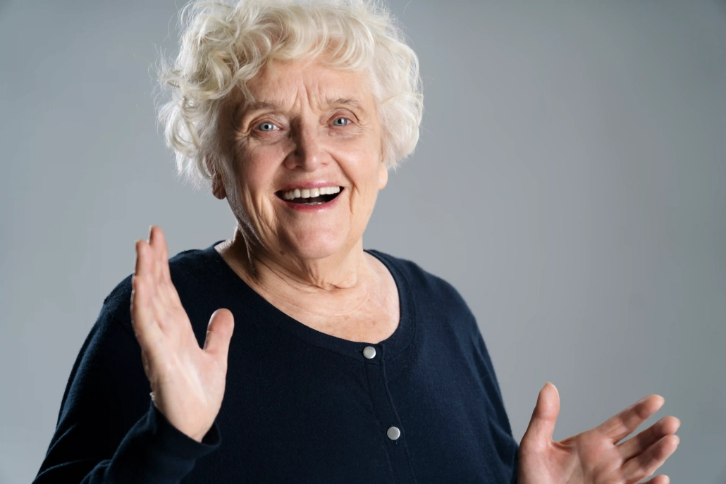 Téléassistance senior Confort Sérénitis à domicile et en mobilité avec bouton SOS